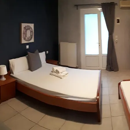 Helena פראליה פנטליימונוס