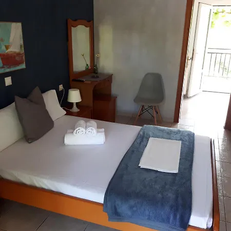 Helena פראליה פנטליימונוס