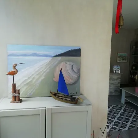 Helena פראליה פנטליימונוס