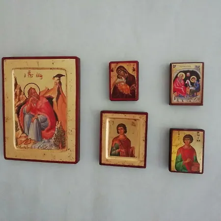 Helena פראליה פנטליימונוס